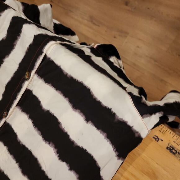 Black & White Striped Button Down Collared Shirt Beetlejuice Med 21" P2P - Picture 10 of 12